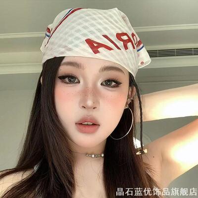 复古法式红白蓝字母方巾海边出游