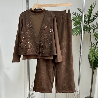 中老年女妈妈刺绣马甲上衣三件套