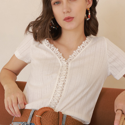 可爱小花边纯棉V领纽扣宽松T恤女