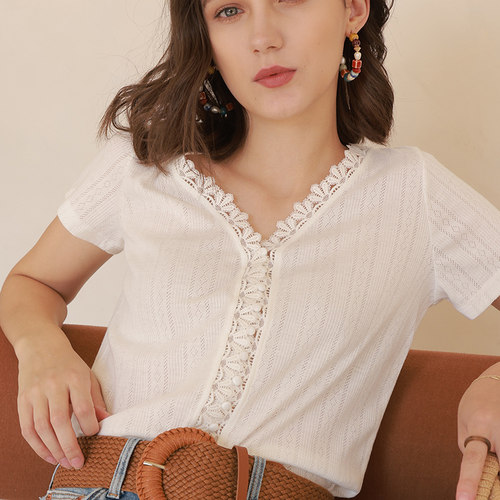 可爱小花边纯棉V领纽扣宽松T恤女