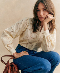 法式小众24年复古宫廷风纯棉精美刺绣方型花朵镂空圆领泡泡袖衬衫