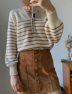 现货 休闲亨利领棉质宽松版型针织套头衫条纹印花前系扣上衣毛衣