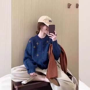 韩版灰色宽松手工绣花毛衣外套女秋冬季外搭慵懒风软糯针织开衫女