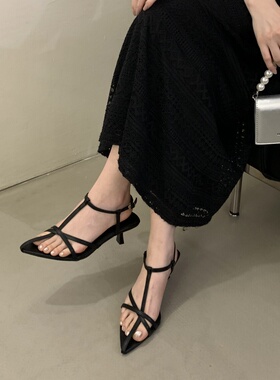 时尚丁字带性感尖头露趾凉鞋女夏2026新款法式高跟鞋中跟女罗马鞋