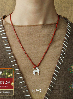 QIQI器契游马红石串珠项链