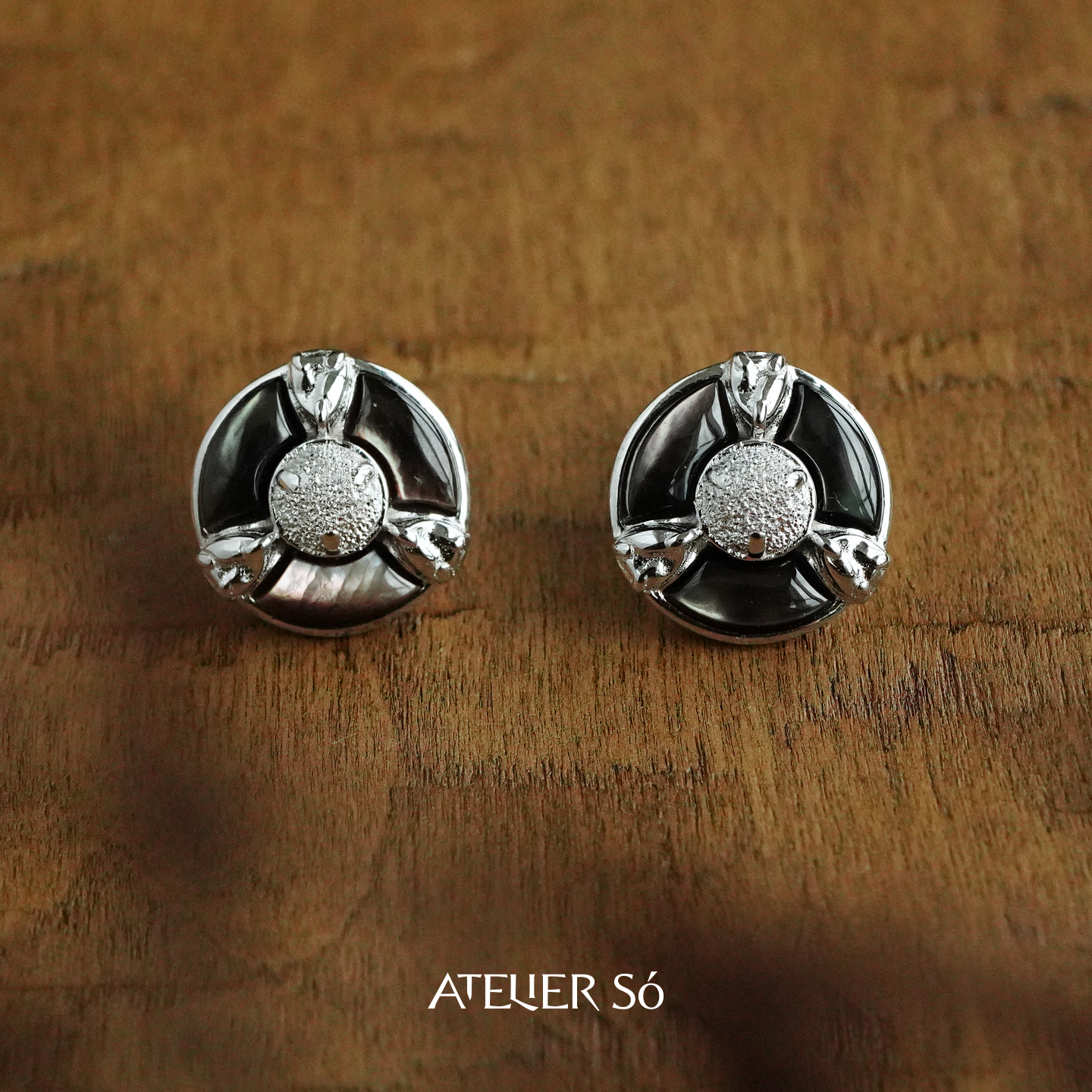 ATELIERSO黑玛瑙贝母圆耳钉