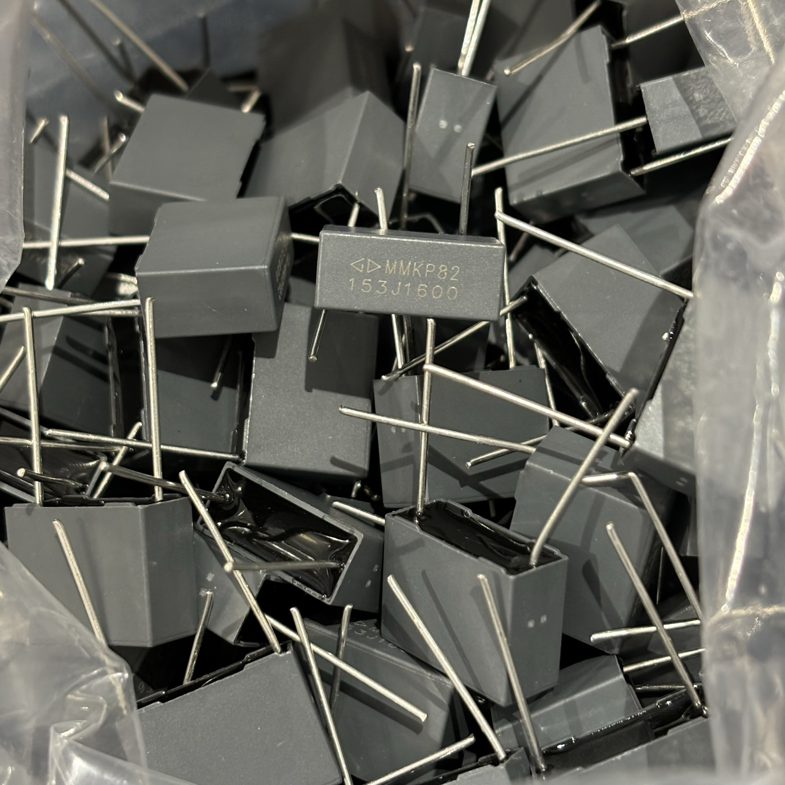 法拉MMKP82校正电容1600V153J 0.015UF P15MM方块电容器C823C153J