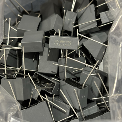 法拉MMKP82校正电容1600V153J 0.015UF P15MM方块电容器C823C153J
