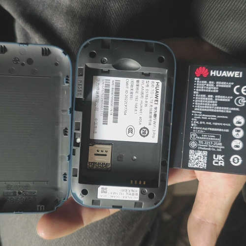 华为随行WiFi3pro，型号：E5783-836，插卡版。