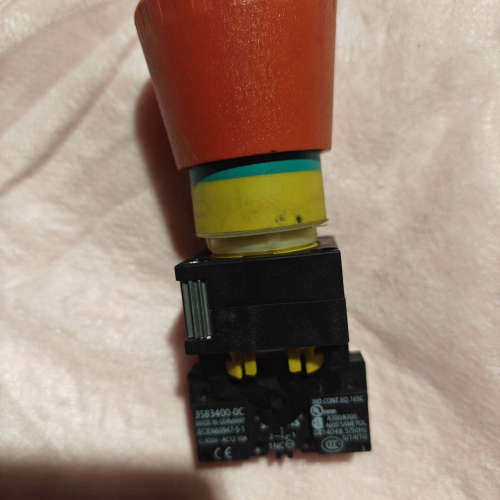 3SB3 203-1HA20 急停按钮开关  带一组3