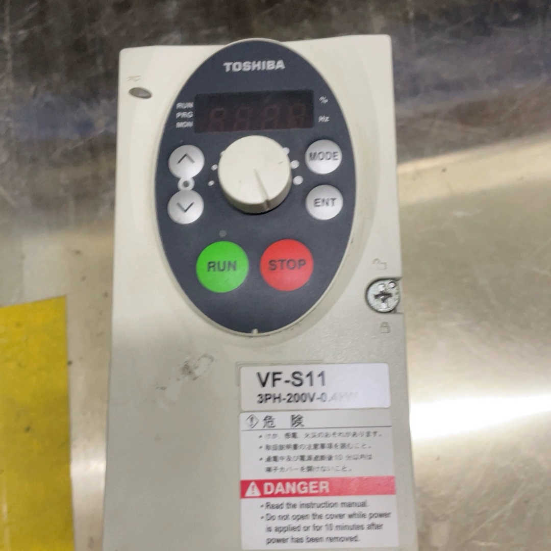 东芝0.4KW变频器，VFS11-2004PY-A38，