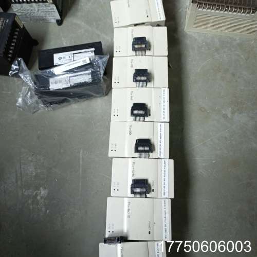 三菱扩展 FX2N-4AD ，成色漂亮，盖子齐全，功