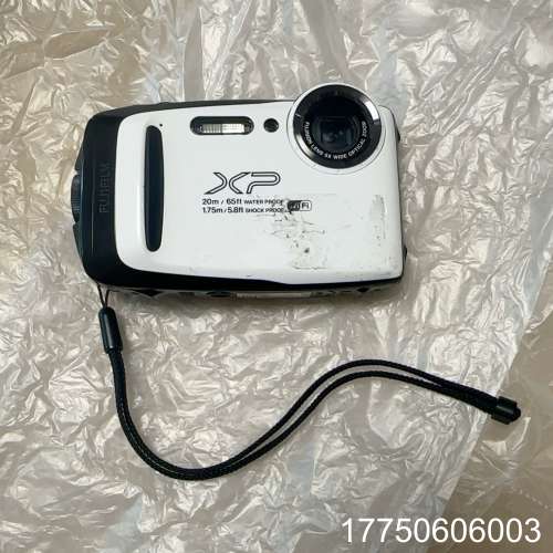 富士XP130数码相机，奶白色机身，1640万有效像素，5倍