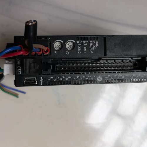 AFP0HC32T一个，外加AFP0HCCS1M