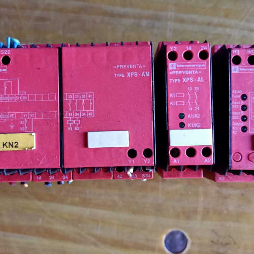 安全继电器XPSAM5140有一组58O，XPSA5
