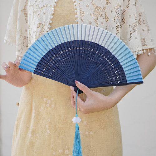 古风手工蓝流苏折扇女汉服摄影