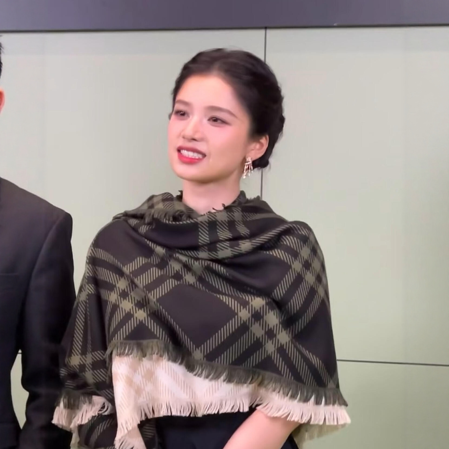 这个婧仪这个美！同款格纹披肩高级感格子围巾百搭围脖保暖秋冬款