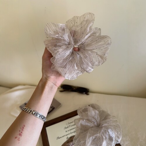 啊啊啊这个灯泡大肠发圈好仙！法式带碎钻气质氛围高级感头花发饰