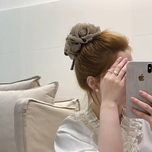啊啊啊啊 干枯玫瑰超仙后脑勺韩系 这个发圈也太适合扎丸子头啦
