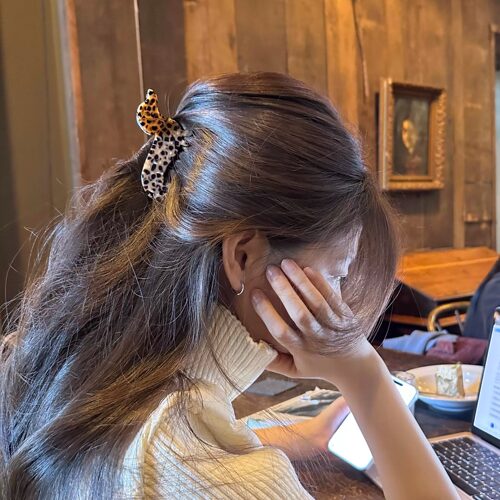 腊肠狗抓夹女2026秋季新款美拉德风后脑勺可爱小狗鲨鱼夹发夹发饰