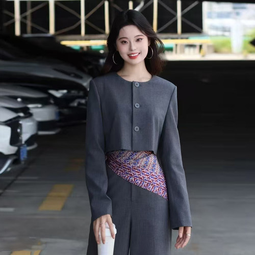小香风设计轻职风短款外套上衣女