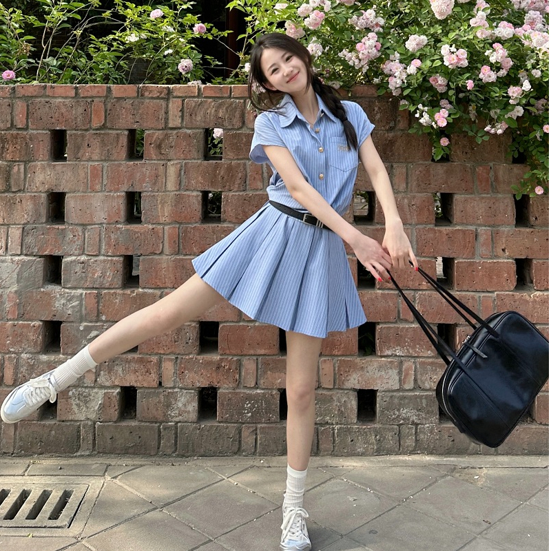 学院风A字裙条纹百褶连衣裙聚脂