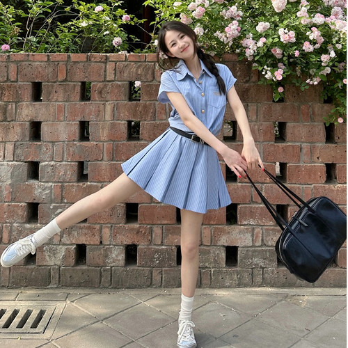 学院风A字裙条纹百褶连衣裙聚脂