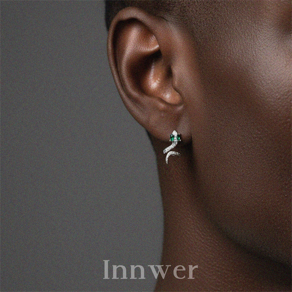 Innwer小众设计潮牌ins迷你蛇形绿钻彩钻满钻925银耳钉男女情侣款