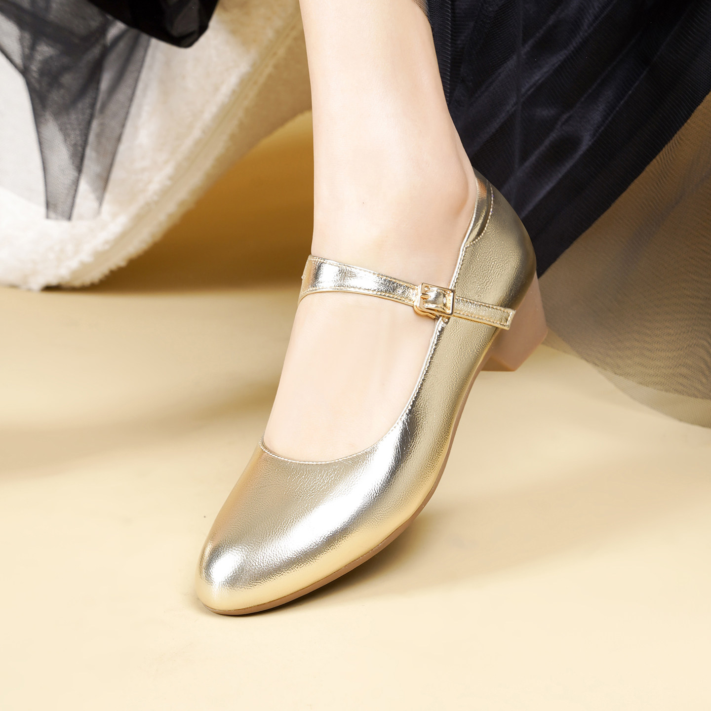 金色羊皮新款真皮舞蹈鞋跳舞广场舞女鞋新疆鞋子软底女士皮鞋单鞋