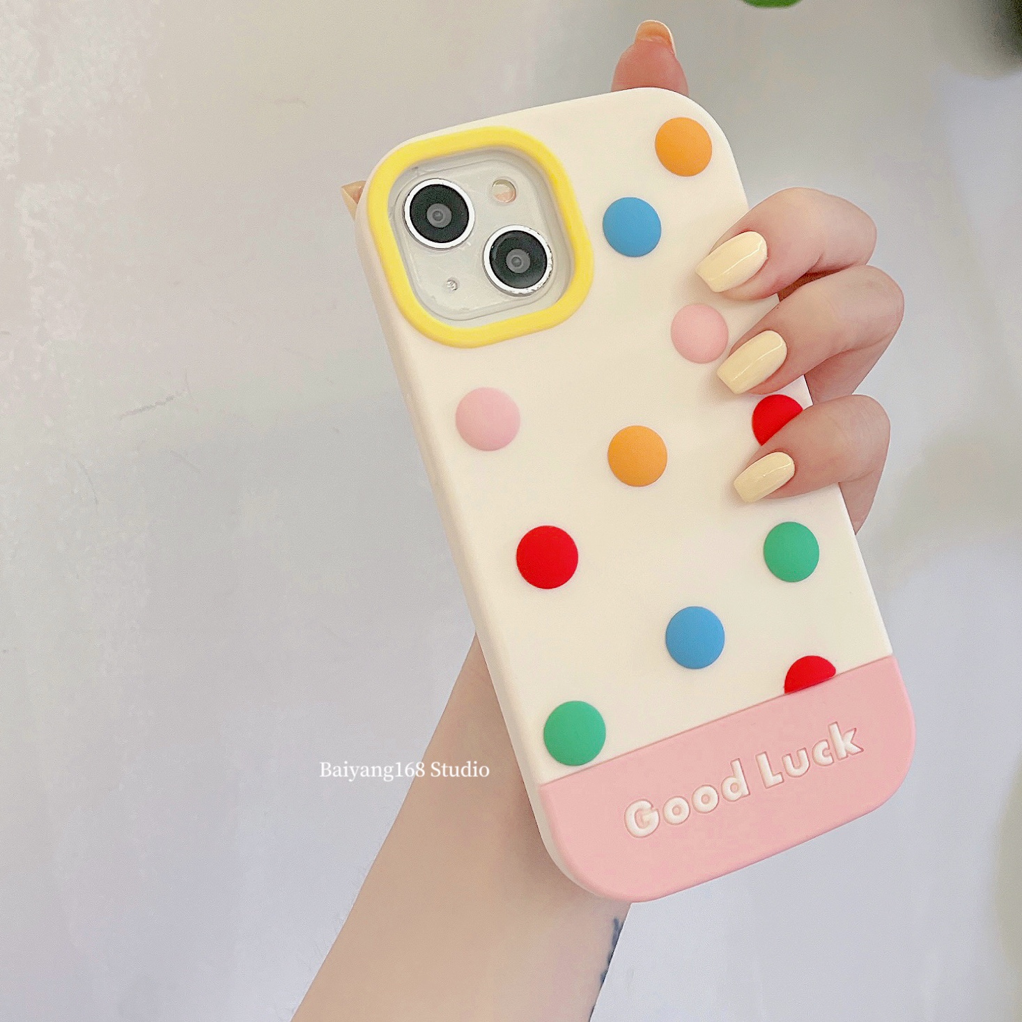 iPhone硅胶小众彩色波点手机壳