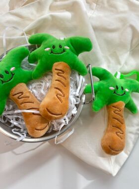 新款灰色椰树包挂件钥匙扣女创意可爱卡通毛绒书包挂饰情侣小玩偶