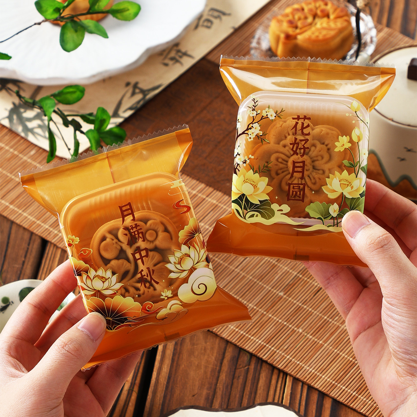 2026新款月饼包装袋和底托盒50克75g125冰皮流心蛋黄酥机封高级感