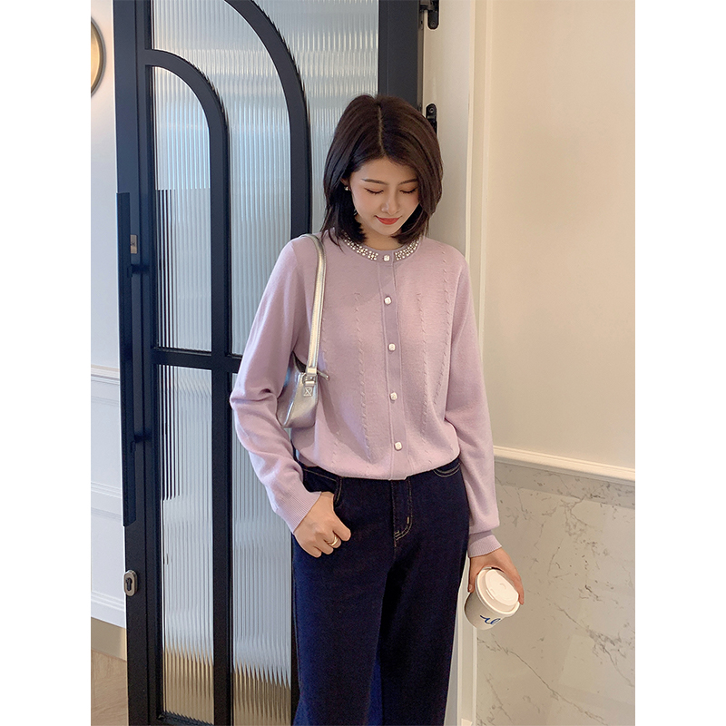 手工订珠羊毛针织圆领开衫