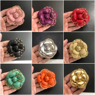 高端定型胸花小香花 全6.8cm多色羊皮山茶花加合金链条皮条胸针款