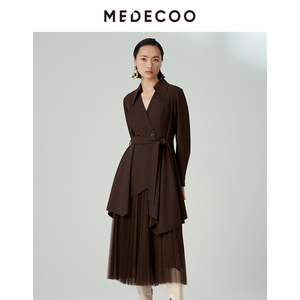 MEDECOO/墨蒂珂冬季新款 高腰V领斜门襟层叠摆连衣裙THD90402