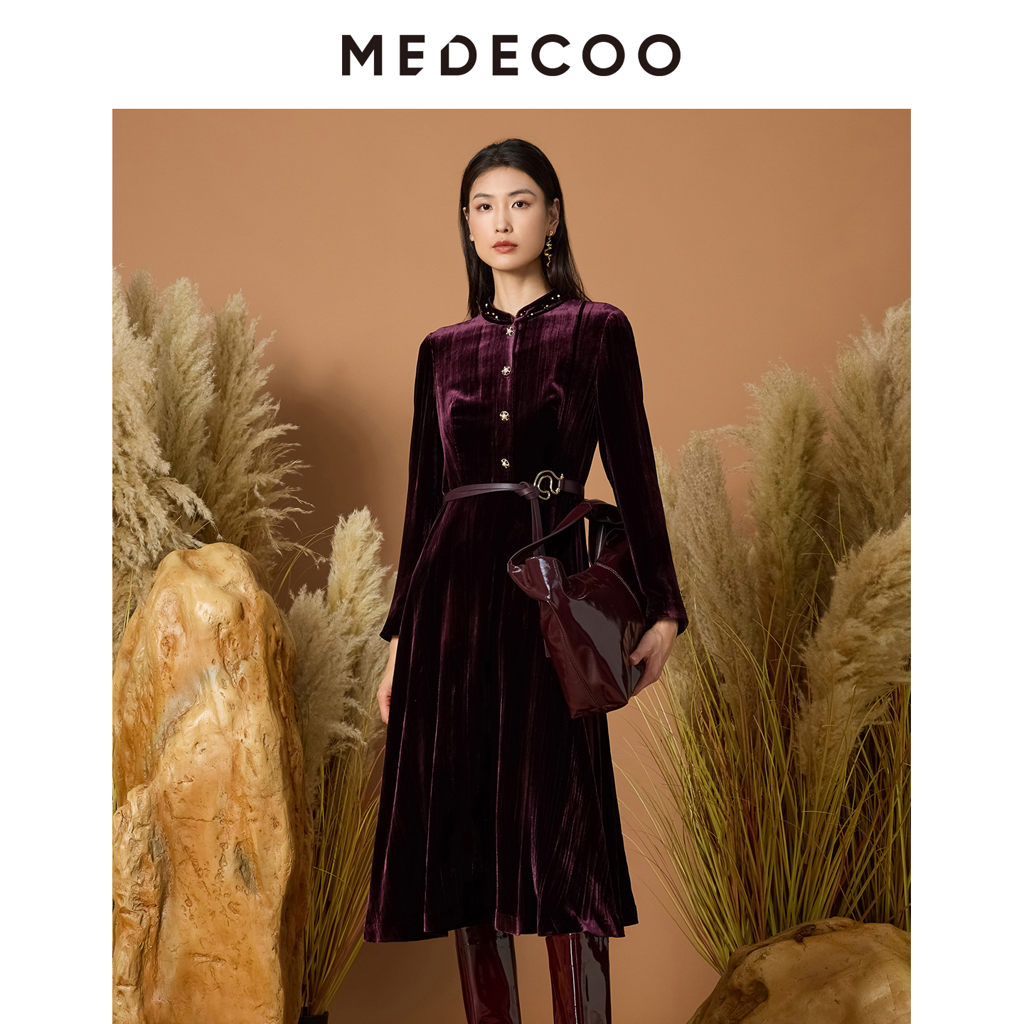 墨蒂珂镶钻立领真丝丝绒连衣裙