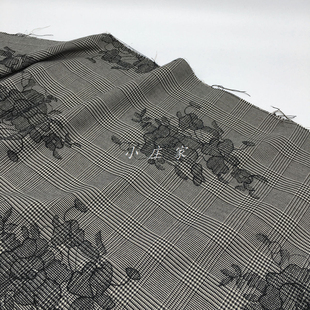 黑灰色千鸟格子艺术花卉涤棉面料 春季 垂坠 亲肤 套装 裙子 布料