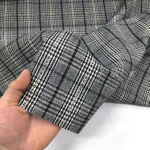 黑灰色经典千鸟格子图案复合羊毛涤时装面料 春秋 柔软 垂坠 布料