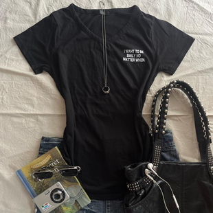 Y2K千禧辣妹风黑色V领字母印花短袖T恤女修身显瘦包臀中长款上衣