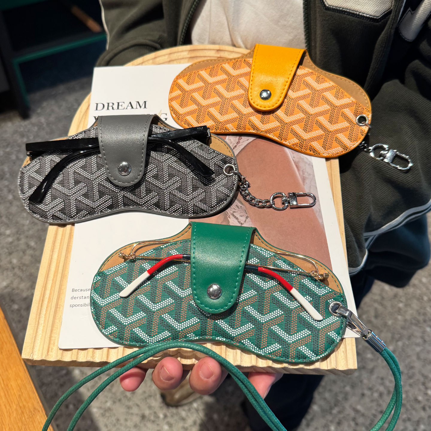 可挂包挂脖通用眼镜包便携收纳袋