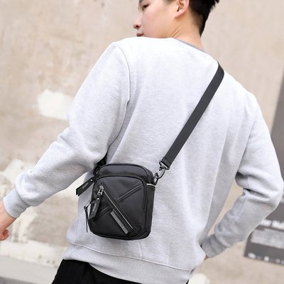 户外商务风运动单肩休闲包