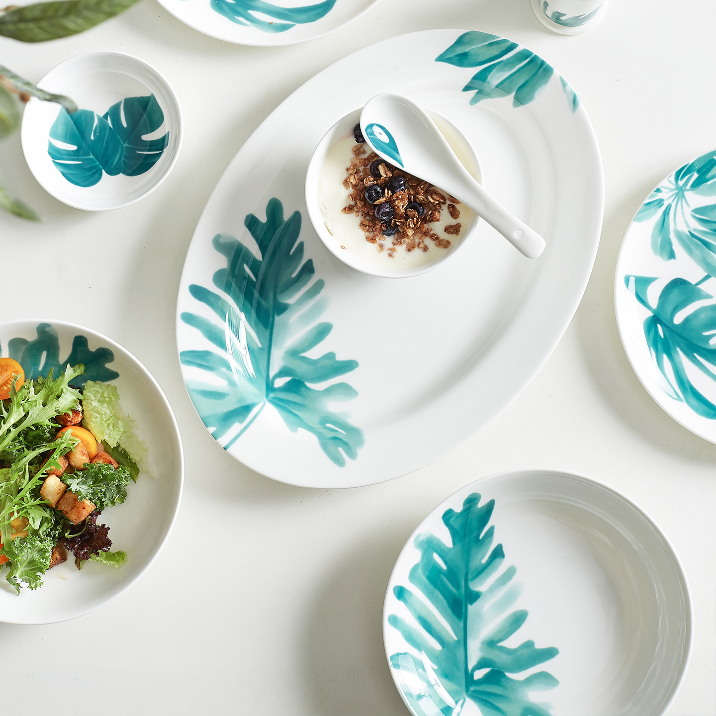 釉中彩骨瓷盘子家用炒菜盘凉菜浅盘大号鱼盘味碟