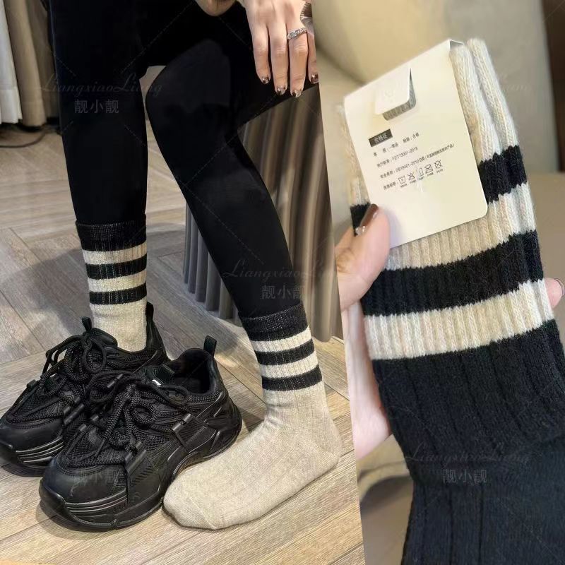 配鲨鱼裤的袜子女中筒袜秋冬条纹