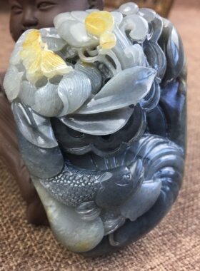 新疆和田玉籽料青花金鱼戏莲摆件