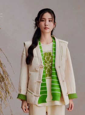 一城画一冬季轻盈保暖简约深V领设计百搭气质羽绒马甲女14411J347