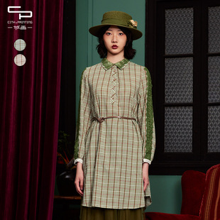 一城画一秋季新款格纹绣花设计百搭收腰拼接中款连衣裙