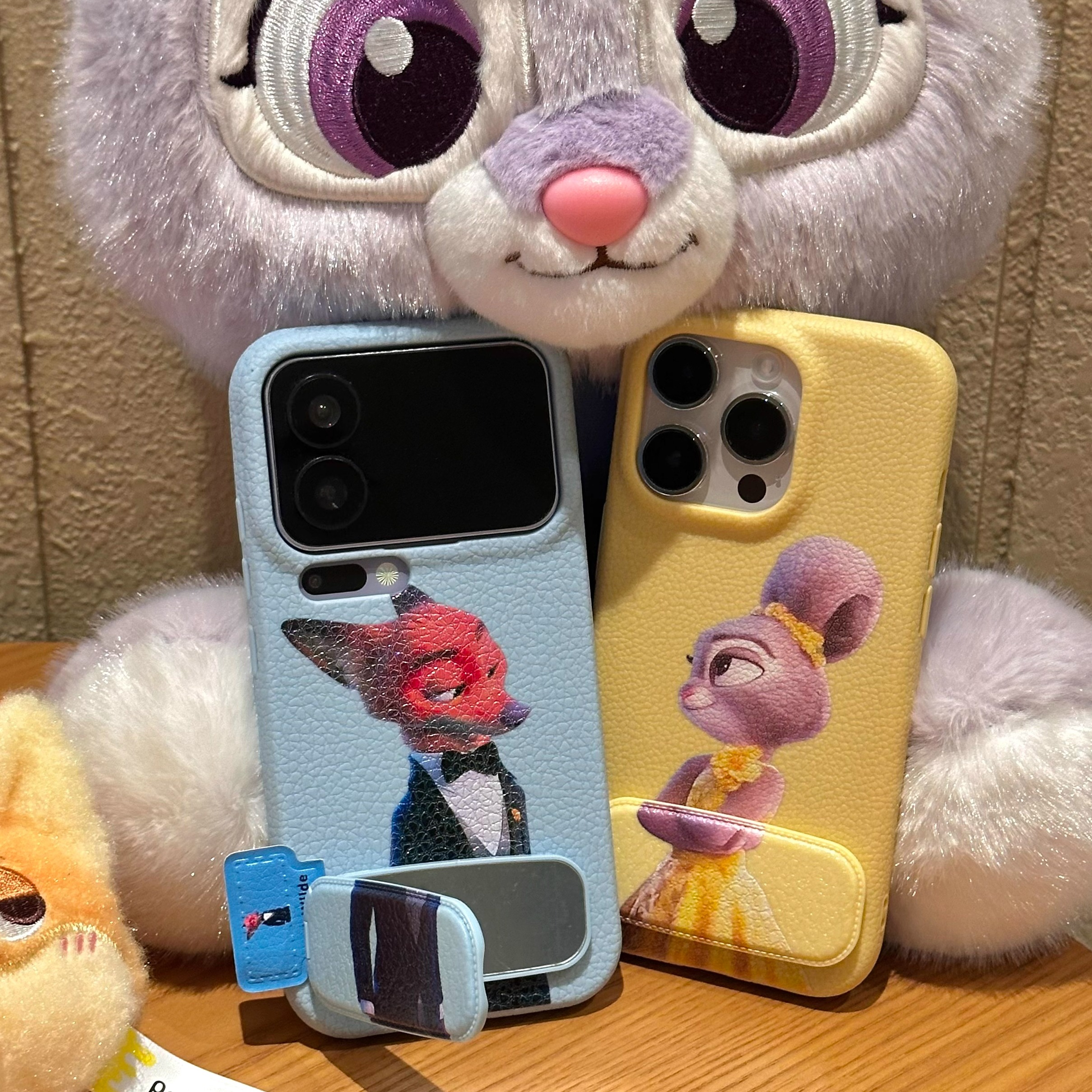 礼服朱迪尼克支架适用苹果17/16promax皮革纹手机壳iPhone15/14/13pro磨砂软套vivo华为p70小米17oppo防摔壳