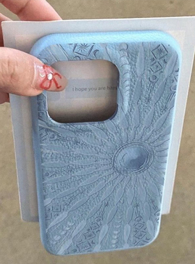 蓝色太阳图腾适用于苹果16promax皮革纹手机壳iPhone16pro新款15/14plus磨砂质感13pro全包12pro防摔11保护套