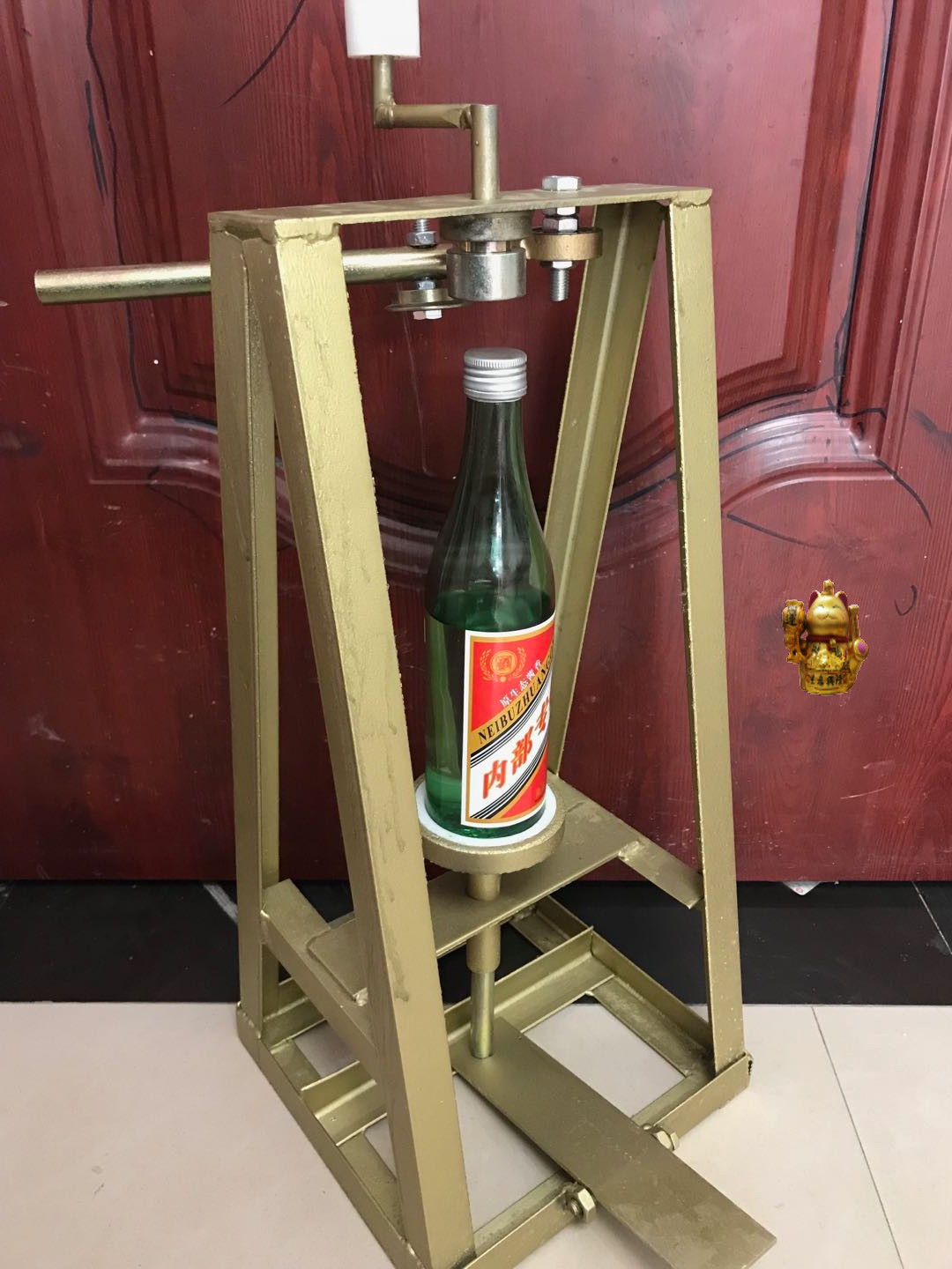 白酒瓶压盖机 茅型瓶牛二手动封口机 铝盖封口钳茅台镇新型可调节