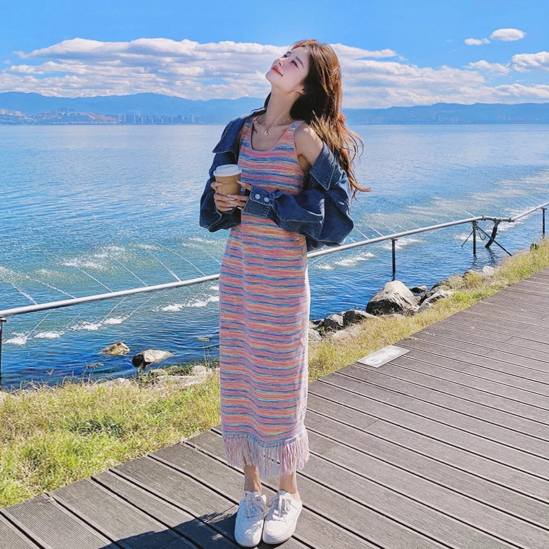 2026夏季新款多巴胺穿搭彩色条纹针织流苏连衣裙女夏绝美吊带裙
